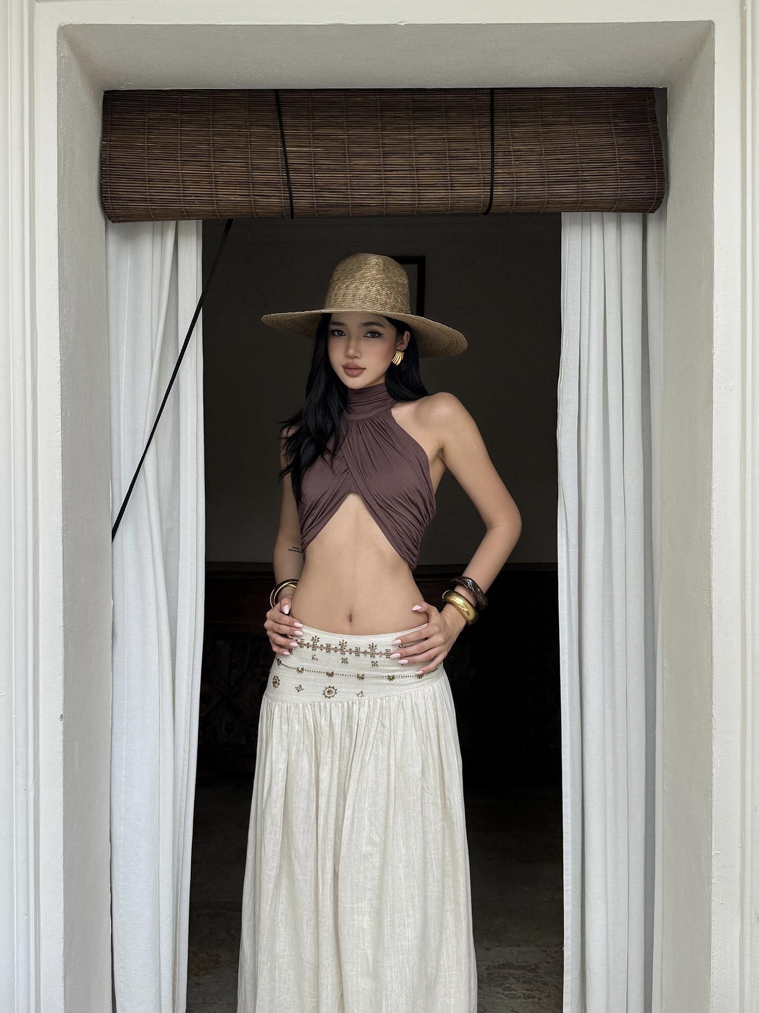 rovente Soft Modal Stretch Slim Halter Neck Cropped Solid Coffee Brown Camisoles