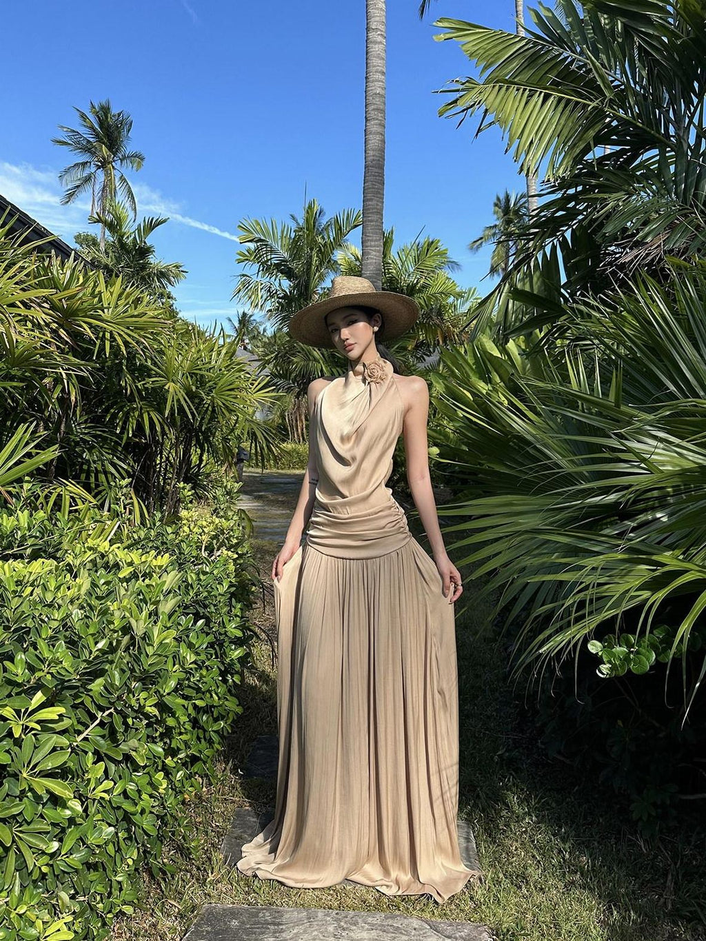 rovente Elegant Halter Neck Slim Fit A Line Solid Polyester Party Travel Maxi Desses
