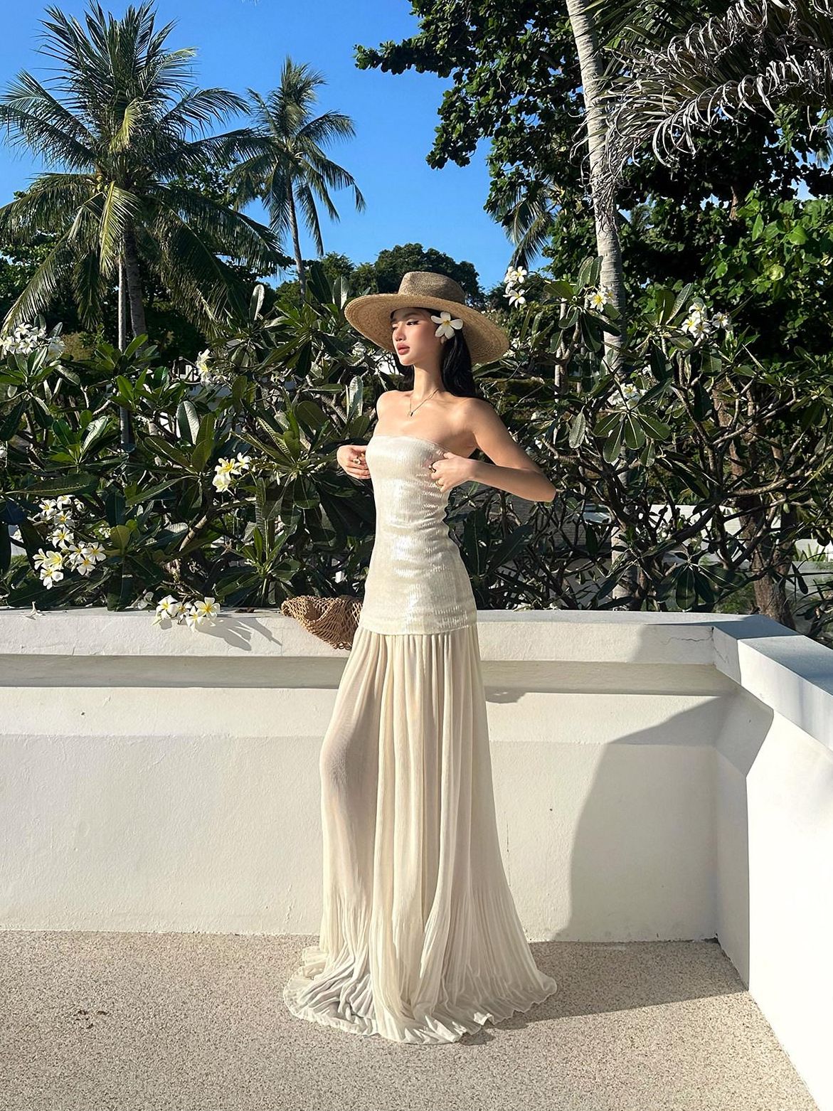 rovente test Elegant Shimmer Strapless Slim Natural Waist Travel Beige Maxi Dresses