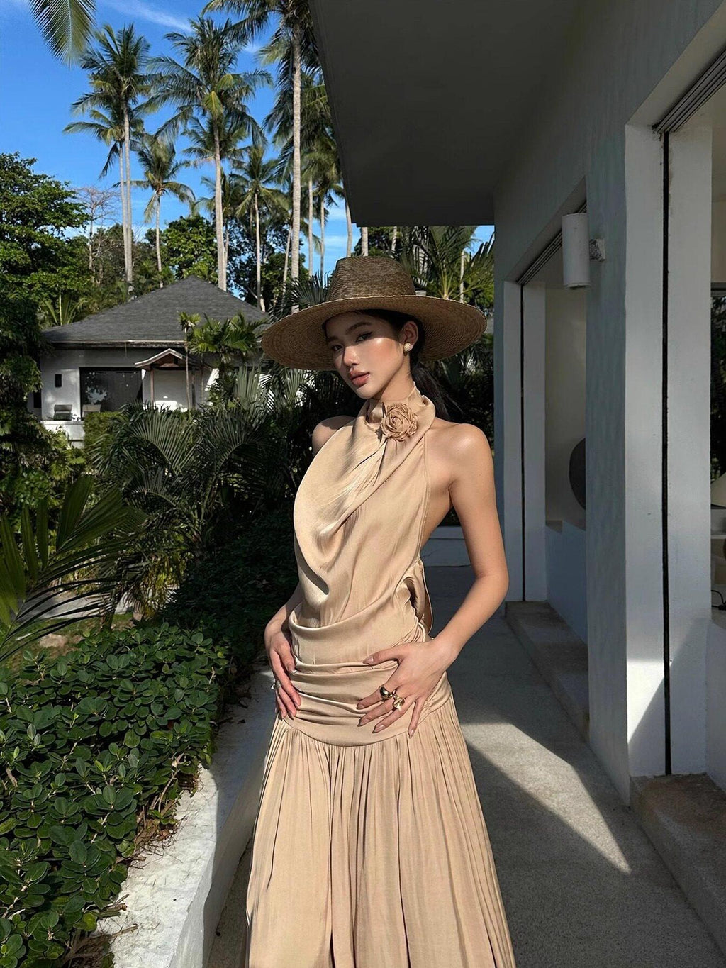 rovente Elegant Halter Neck Slim Fit A Line Solid Polyester Party Travel Maxi Desses