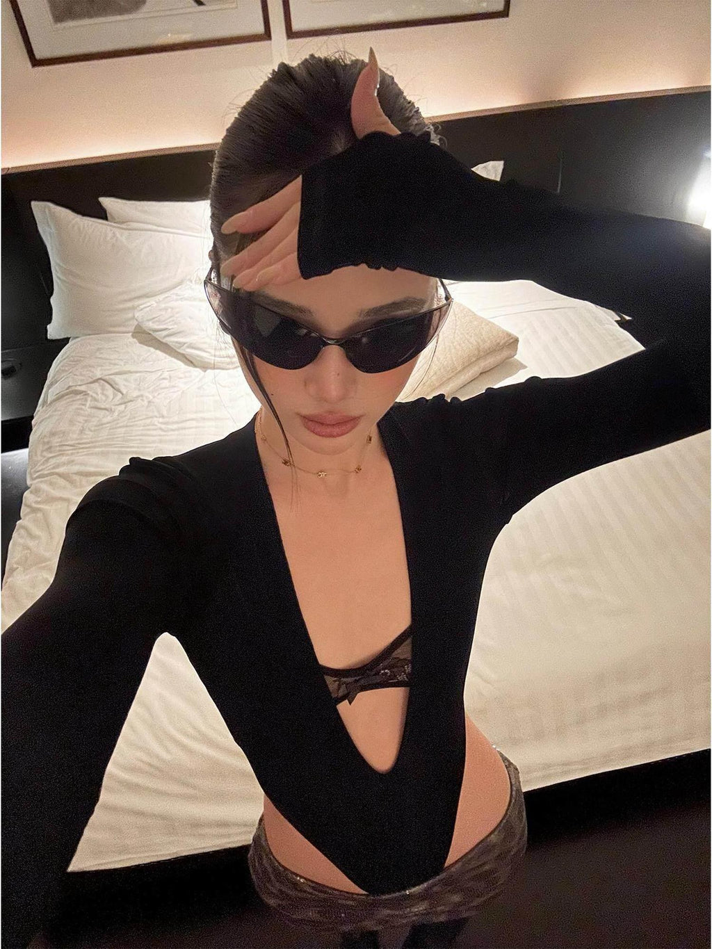 rovente Sexy V-neck Slim Fit Stretch Black Acetate Women Casual Long Sleeve T-Shits