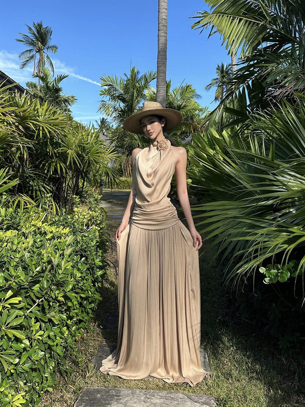 rovente test Elegant Halter Neck Solid Apricot Sleeveless Slim A Line Party Women Maxi Dresses