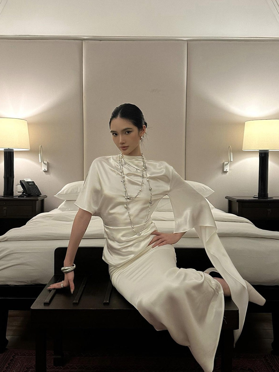 rovente Elegant Slim Woven White Short Sleeve Stand Collar Women Banquet Top & Skit Sets