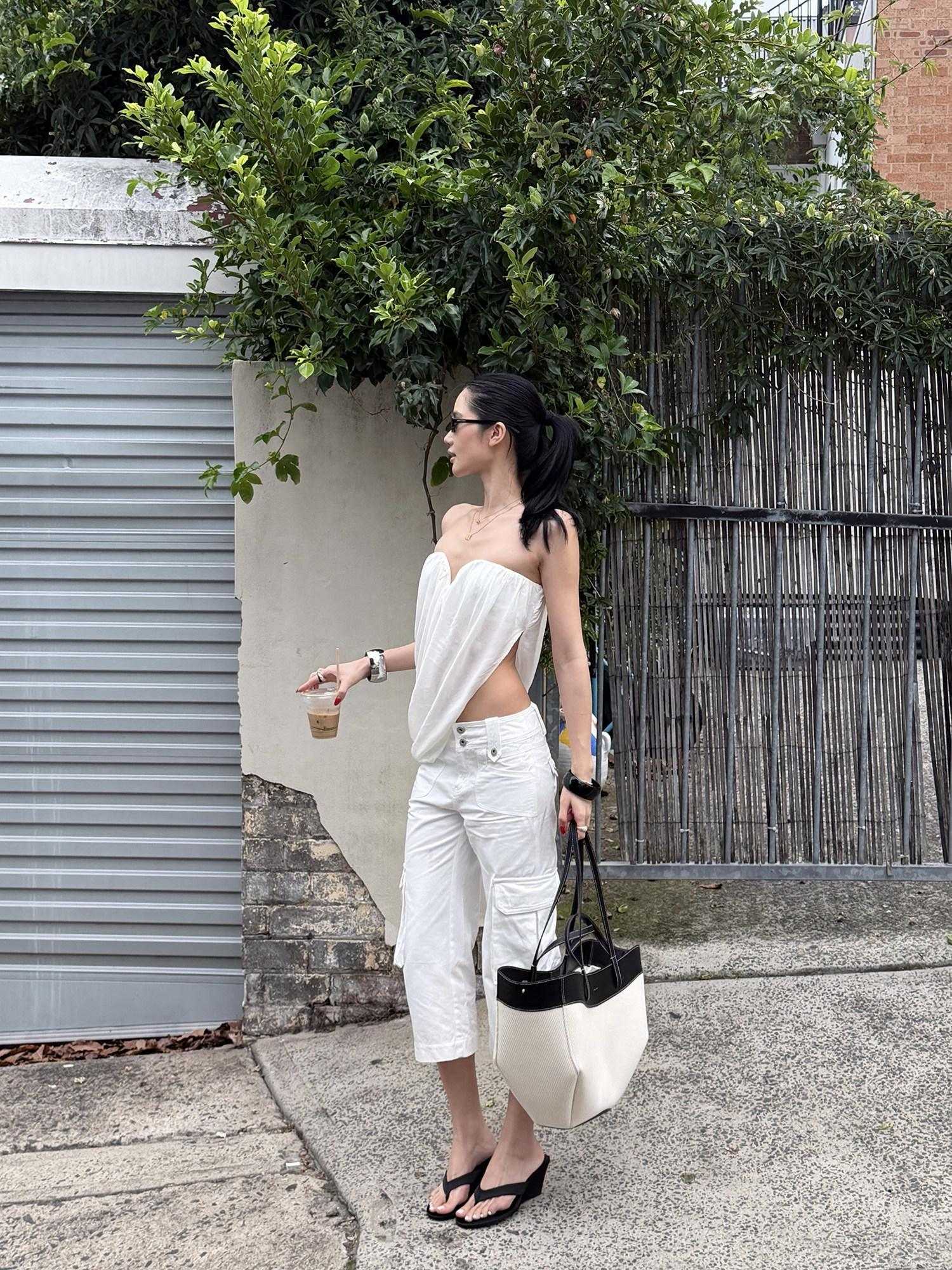 rovente Pure Cotton Minimalist Cargo Pockets Low Waist Women White Mid-Length Shots