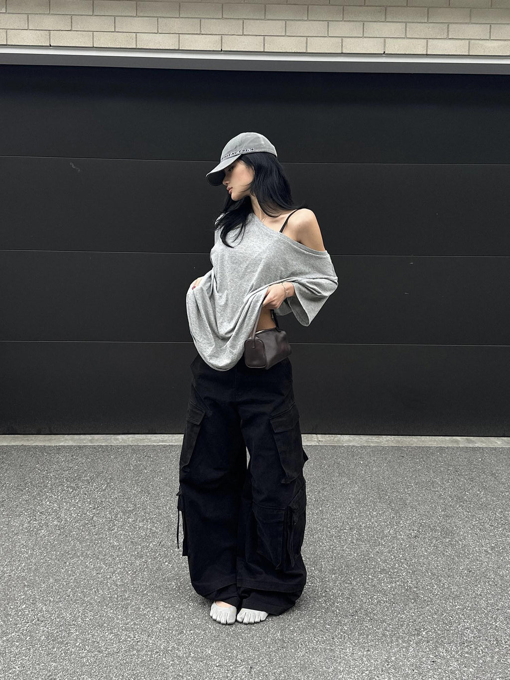 rovente Cotton Blend Loose One Shoulder Slanted Neck For Women Gray Shot Sleeve T-Shits