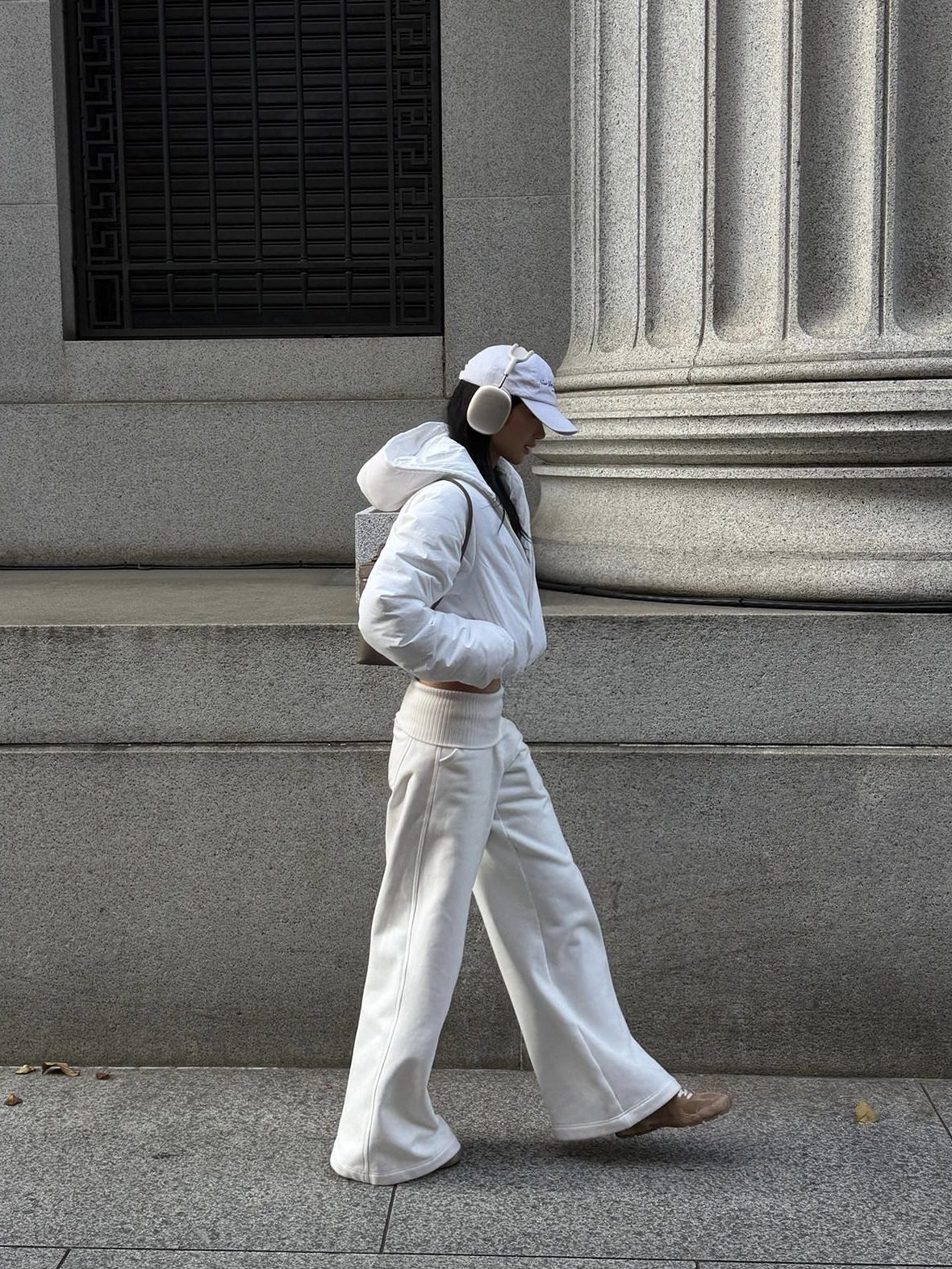 rovente High Stretch High Waist Flare Pocket Casual Minimalist Women White Sweatpants