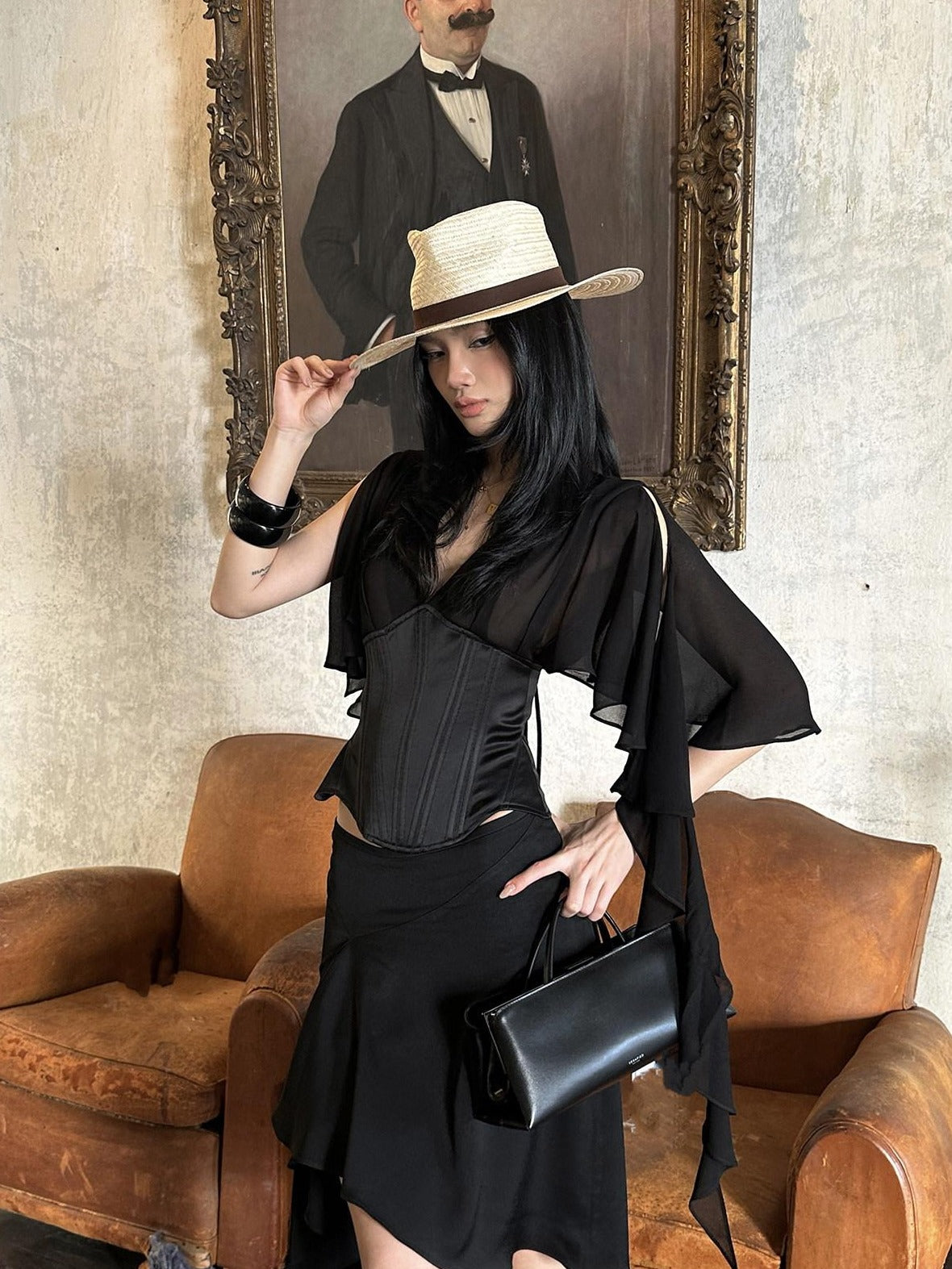 rovente Elegant V-neck Slim Black Viscose Women Travel Casual Shot Sleeve T-Shits