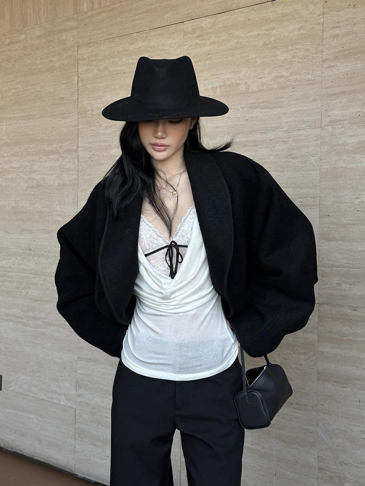 rovente Slim Waist Minimal Lyocell Wool V-neck Black White Long Sleeve T-Shits