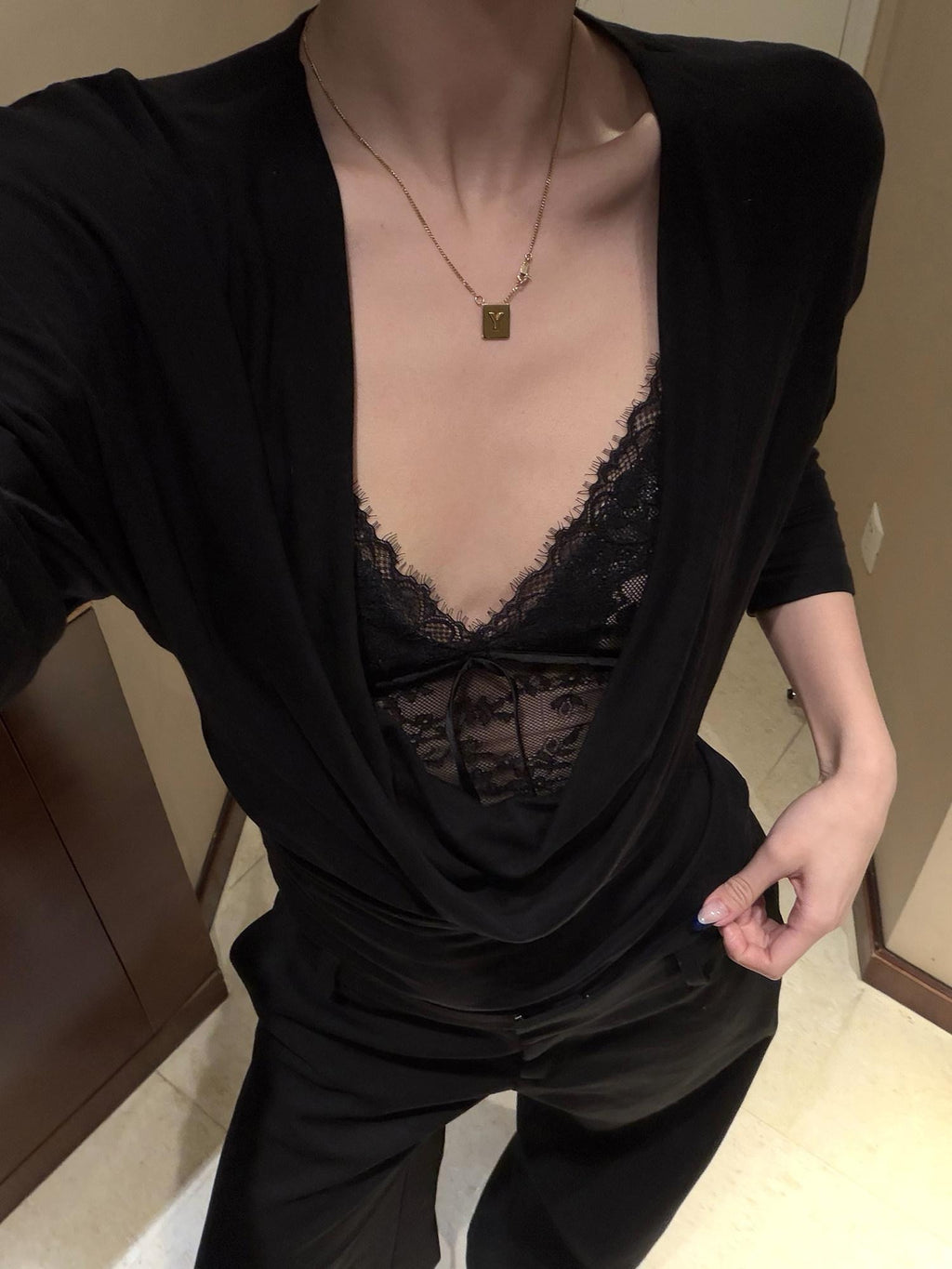 rovente Original Design Lace V-neck Slim Fit Padded Everyday Layering Camisoles