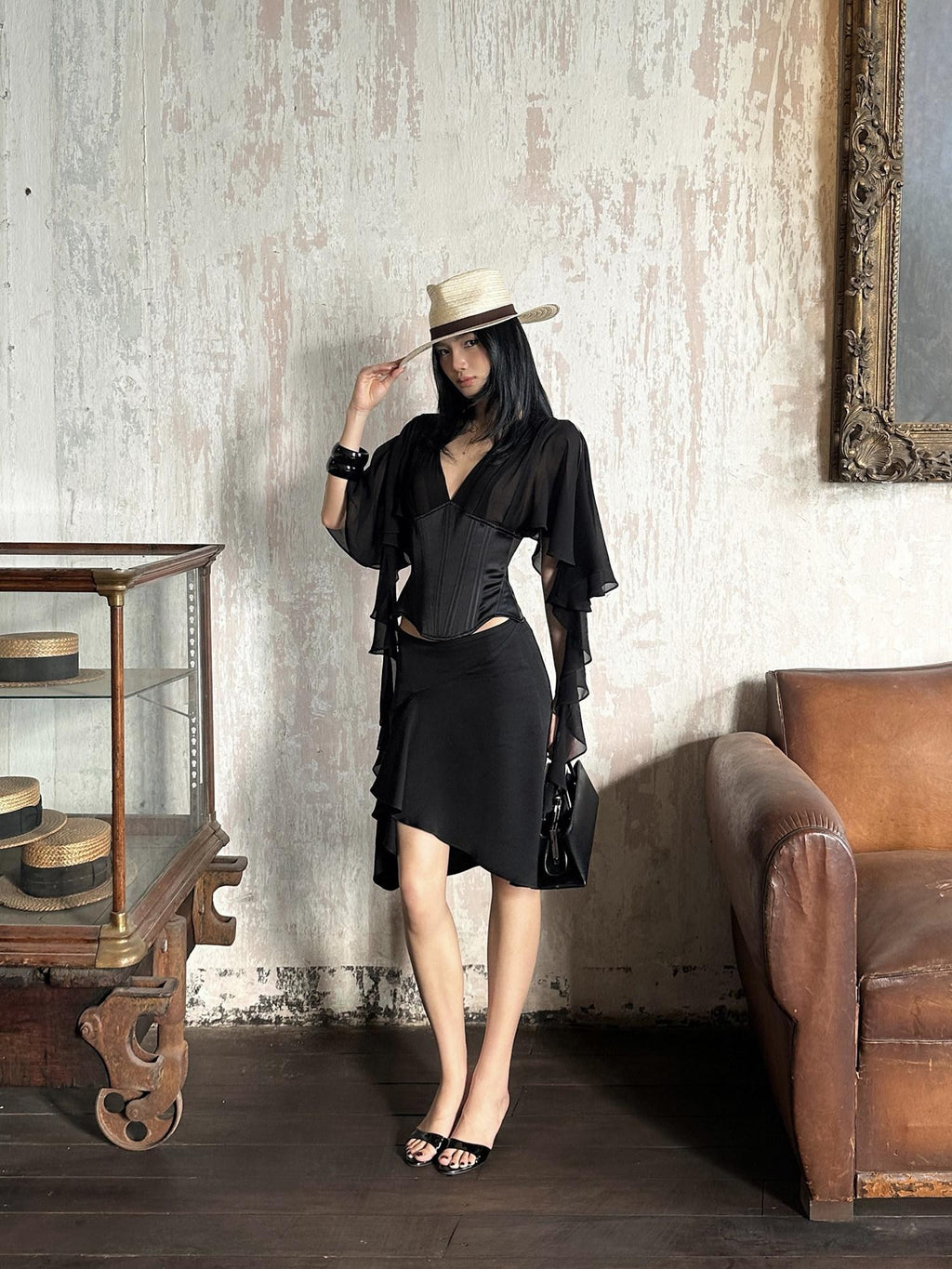 rovente Elegant V-neck Slim Black Viscose Women Travel Casual Shot Sleeve T-Shits