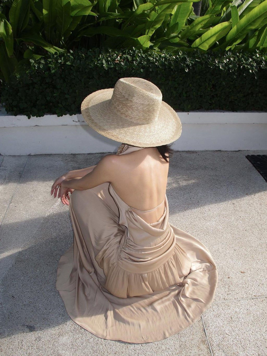 rovente Elegant Halter Neck Slim Fit A Line Solid Polyester Party Travel Maxi Desses