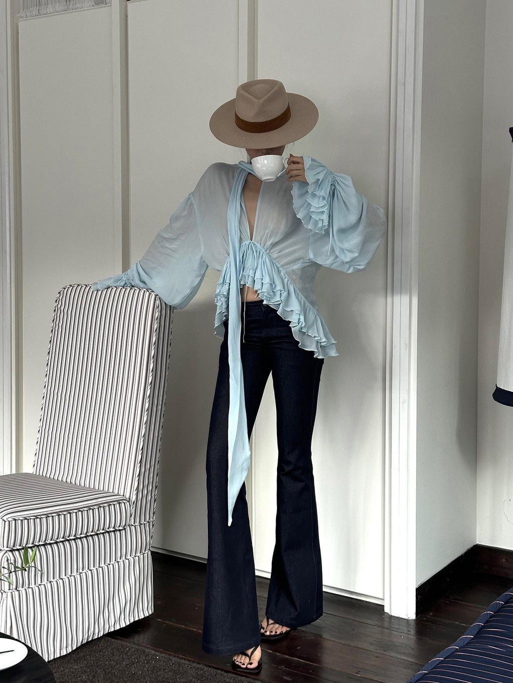 rovente Breathable Elegant Ruffle V-neck Loose Long Sleeve Blue Solid Pullover Blouses