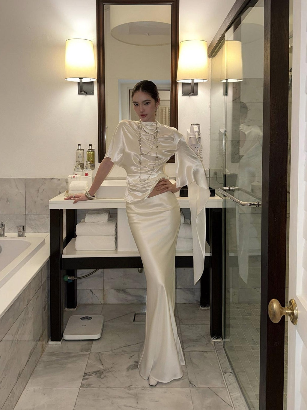 rovente Elegant Slim Woven White Short Sleeve Stand Collar Women Banquet Top & Skit Sets