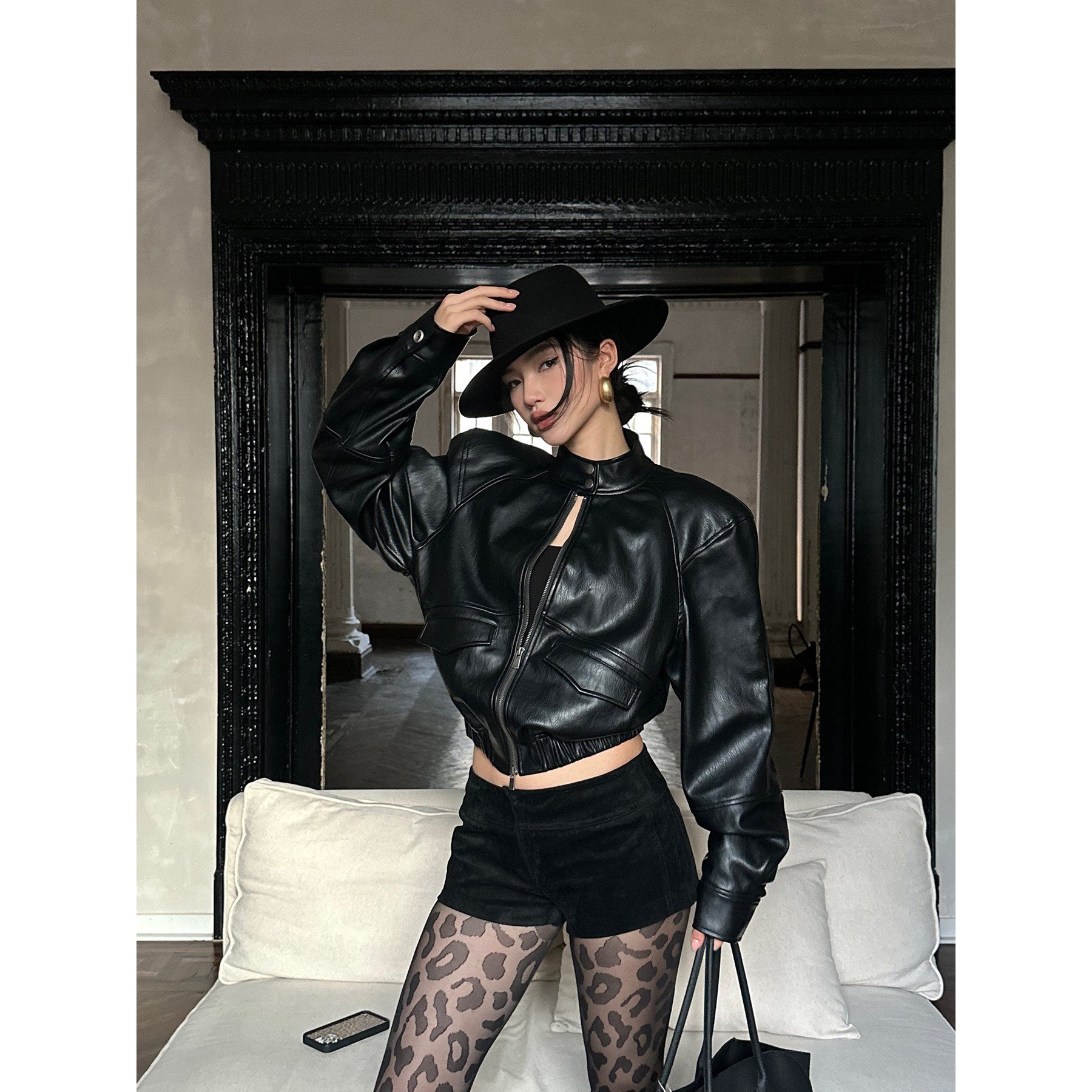 rovente_Sleek_Pu_Leather_Zipper_Casual_Women_Slim_Straight_Natural_Waist_Black_Shots_MISSTT