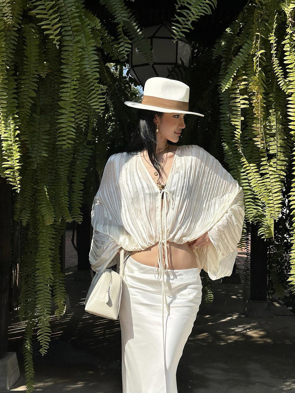 rovente Breathable Elegant V-neck Tie Cardigan Women White Long Sleeve Cop Tops