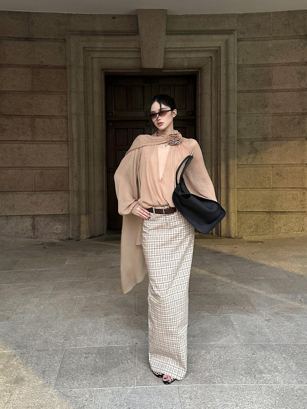 rovente Elegant V-neck Loose Fit Long Sleeve Nude Woven Zipper Women Party Blouses