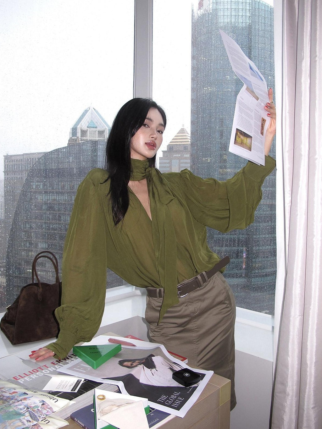 rovente Lightweight Minimal Commuter Loose V-neck Solid Green Pullover Longsleeve Blouses