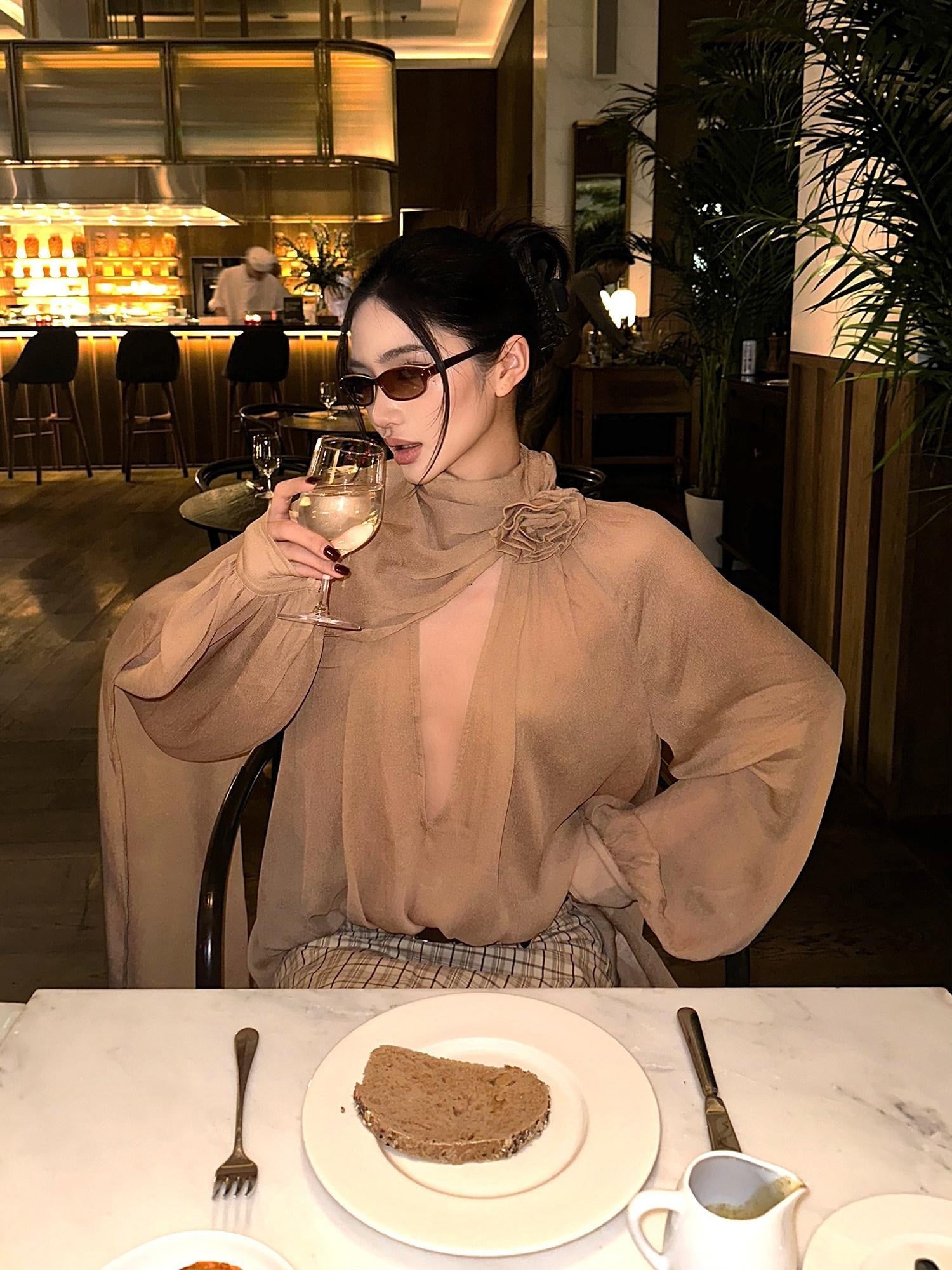 rovente Elegant V-neck Loose Fit Long Sleeve Nude Woven Zipper Women Party Blouses
