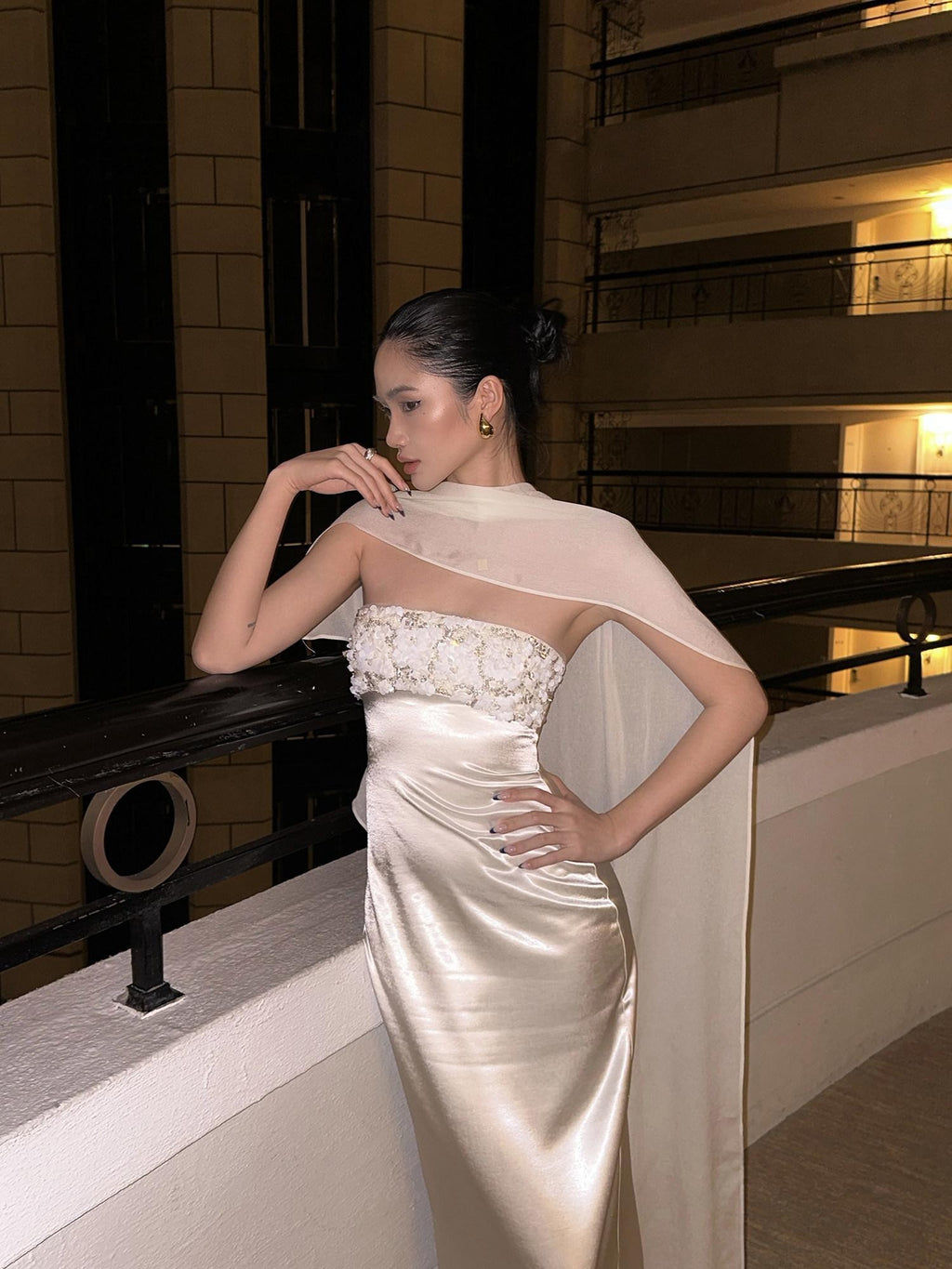 rovente Sparkling Sequin Elegant Fitted Strapless Zipper Evening Party White Maxi Desses
