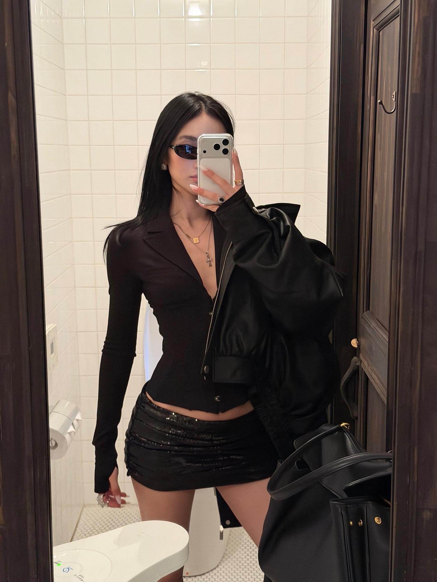 rovente Breathable Skinfriendly Elegant Slim V-neck Button Long Sleeve Women Black Shits
