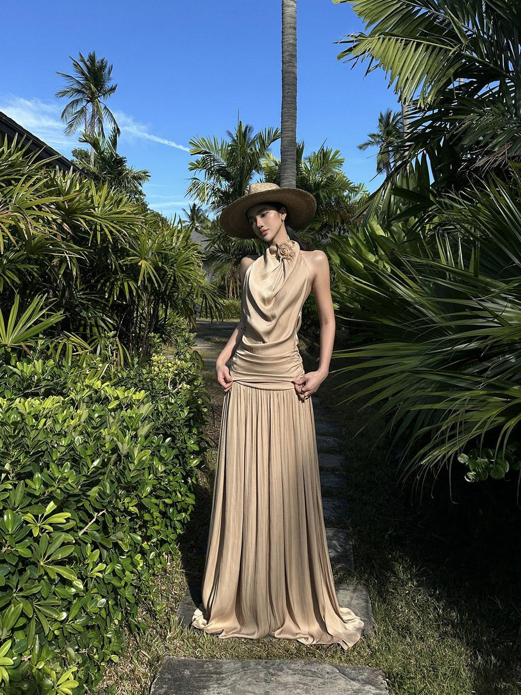 rovente test Elegant Halter Neck Solid Apricot Sleeveless Slim A Line Party Women Maxi Dresses