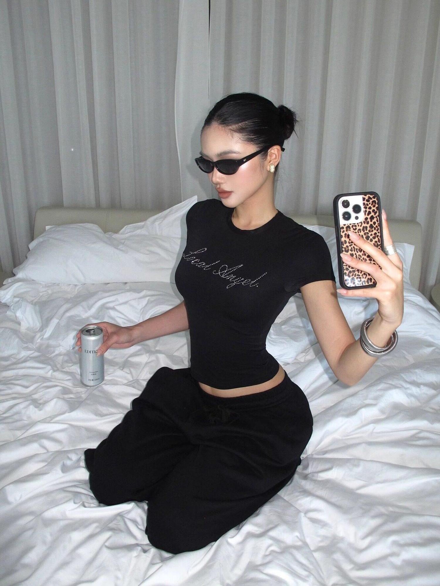 rovente Lightweight Stretch Slim Fit Round Neck Black Crop Long Sleeve Cop Tops