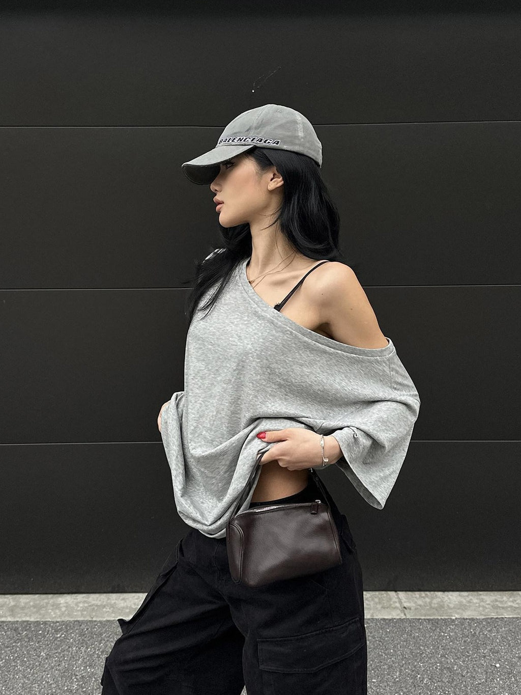 rovente Cotton Blend Loose One Shoulder Slanted Neck For Women Gray Shot Sleeve T-Shits