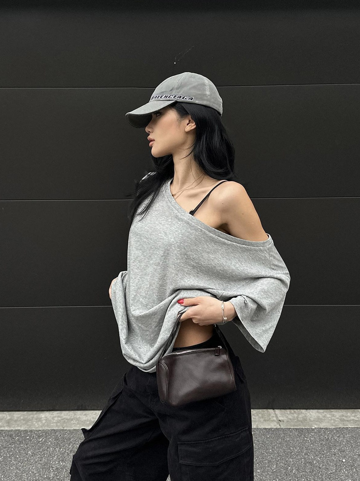 rovente Cotton Blend Loose One Shoulder Slanted Neck For Women Gray Shot Sleeve T-Shits