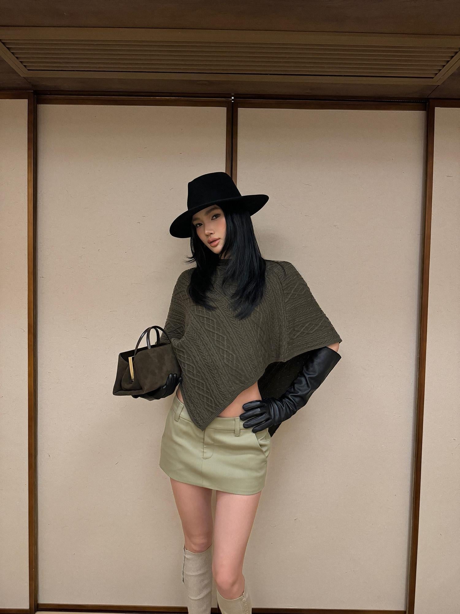rovente Nylon Wool Blend Knit Long Sleeve Minimalist Loose Cape For Women Knitwea