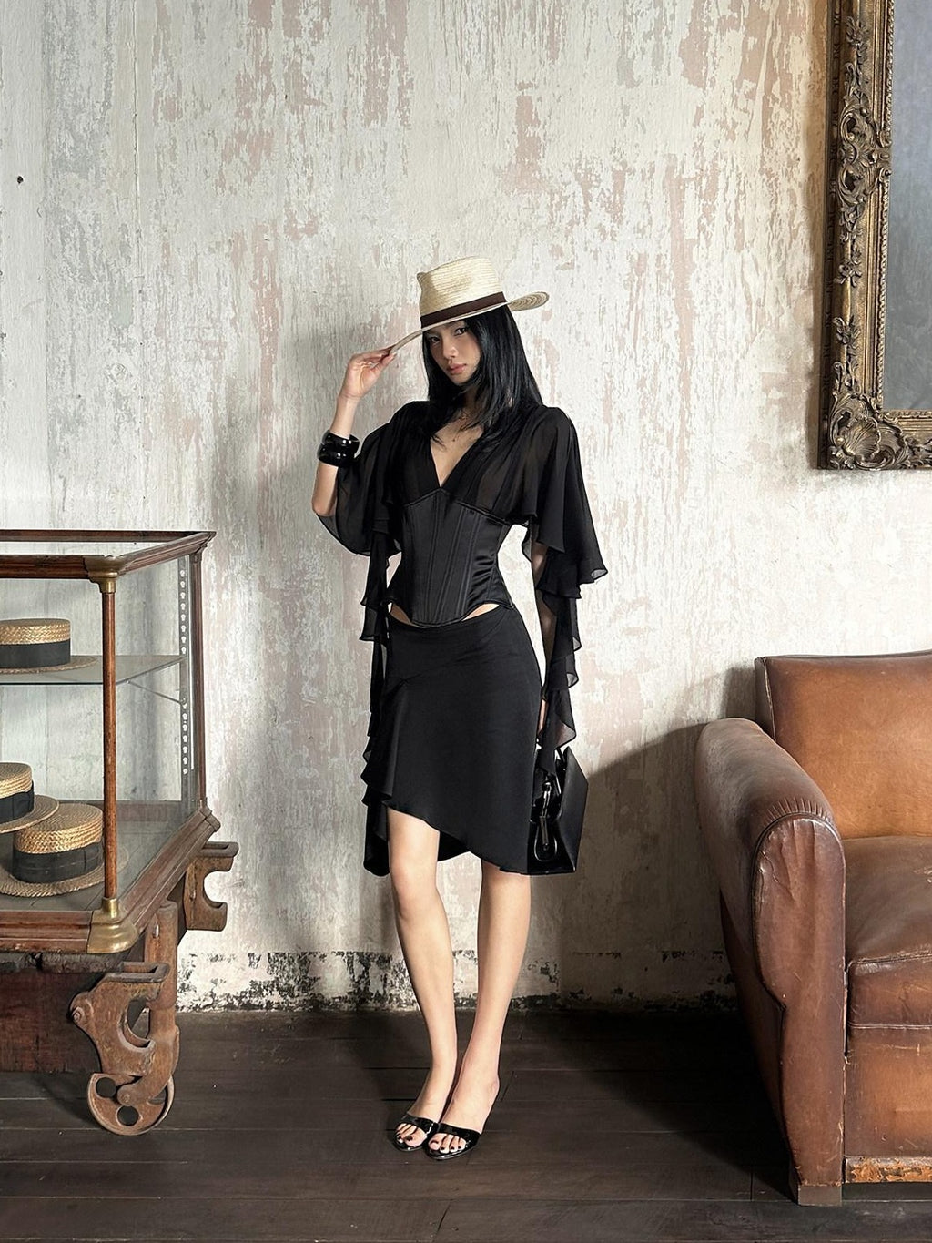 rovente Elegant V-neck Slim Black Viscose Women Travel Casual Shot Sleeve T-Shits