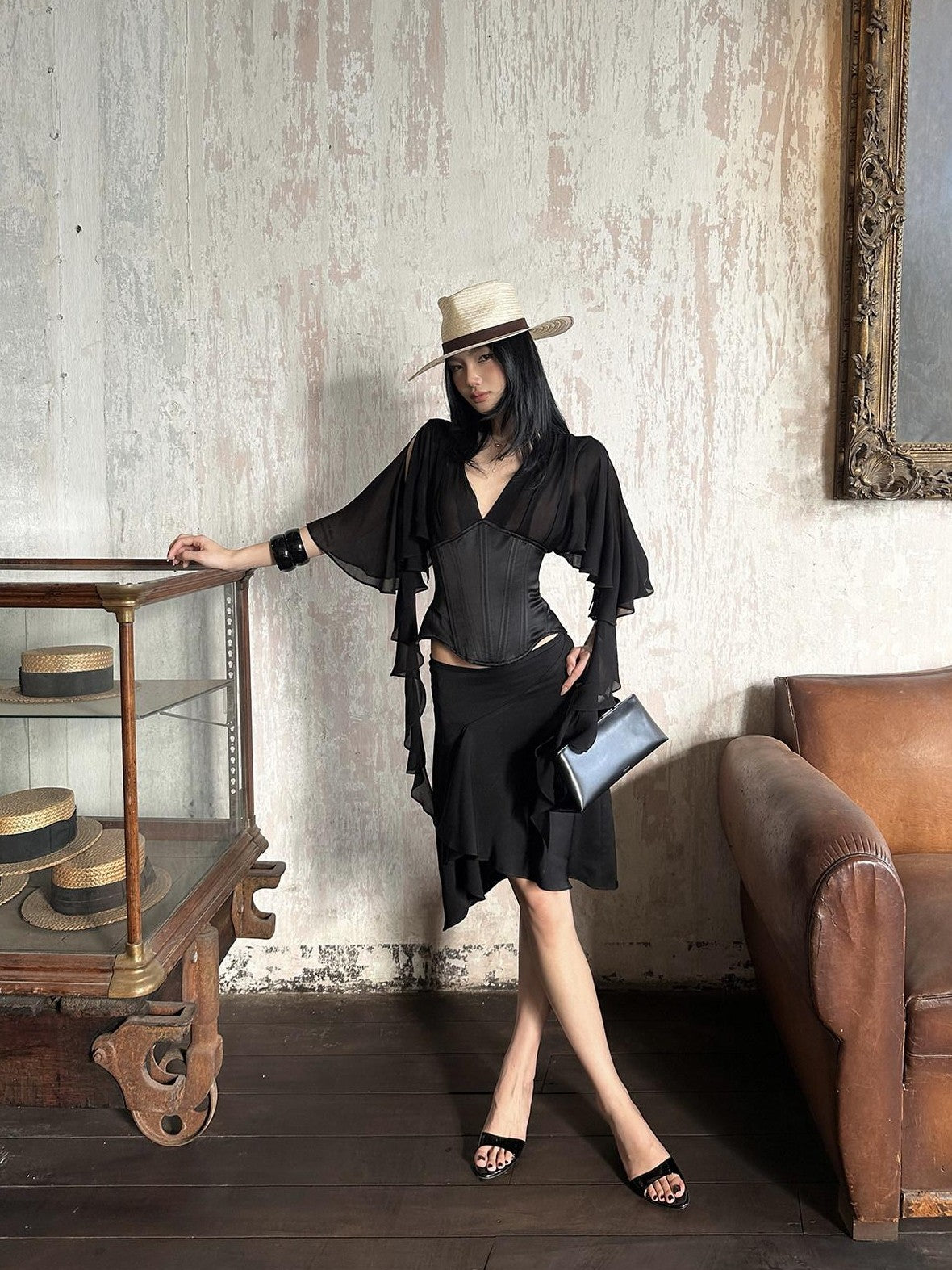 rovente Elegant V-neck Slim Black Viscose Women Travel Casual Shot Sleeve T-Shits