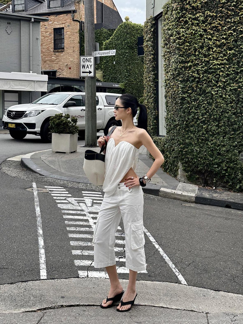 rovente Pure Cotton Minimalist Cargo Pockets Low Waist Women White Mid-Length Shots