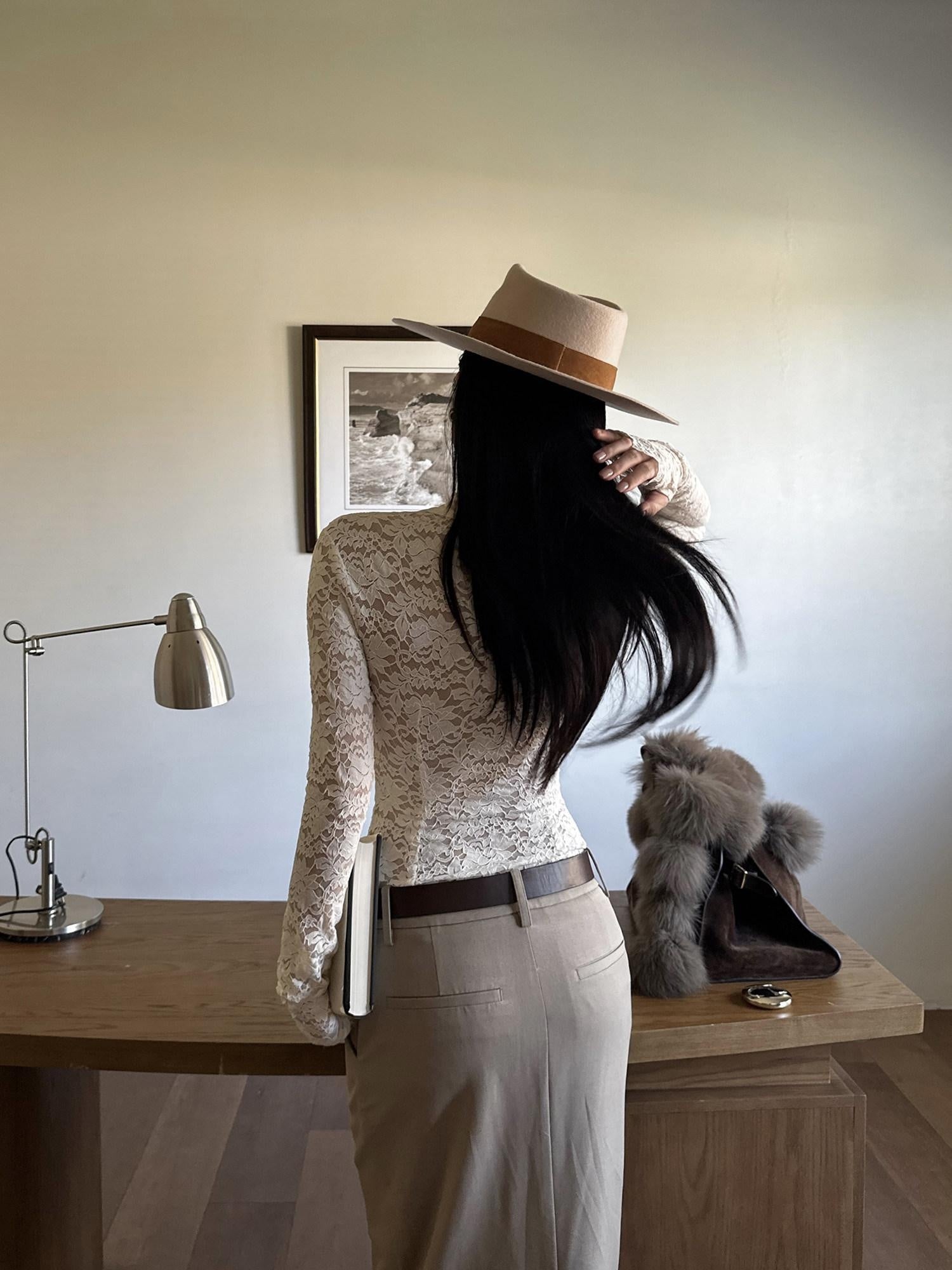rovente Soft Nylon Spandex Lace Slim Fit V-neck Knit Women Beige Long Sleeve T-Shits