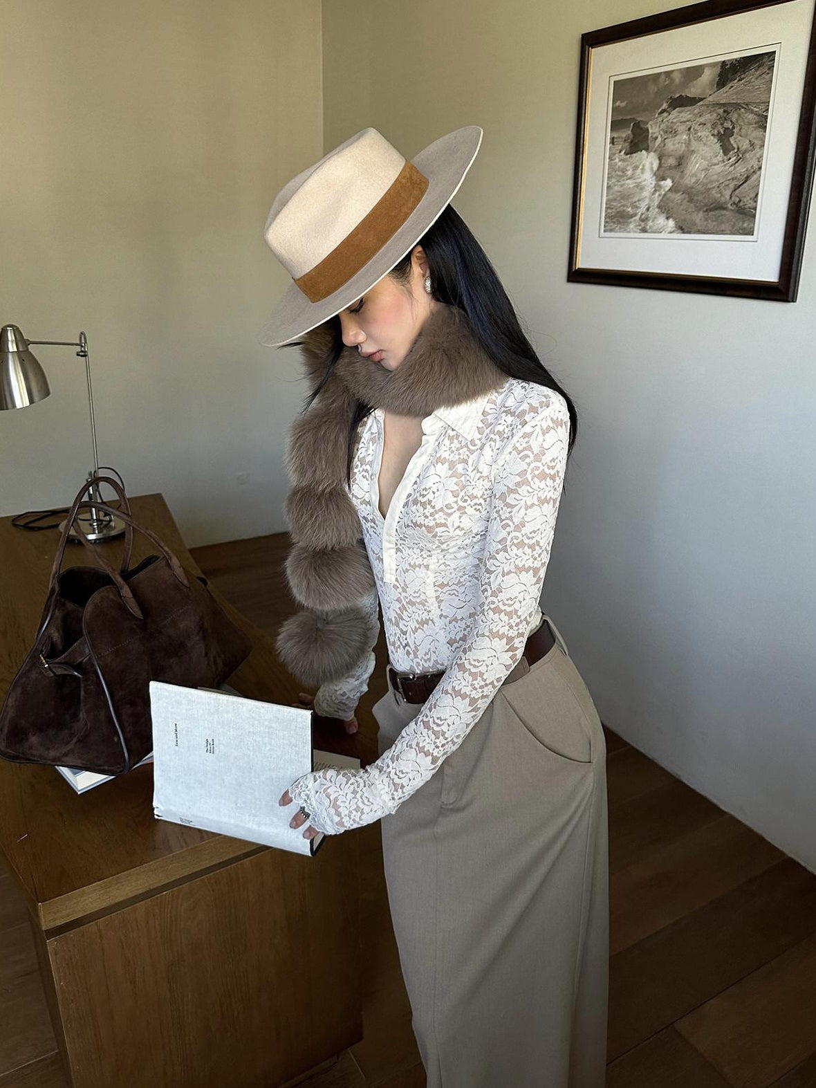 rovente Soft Nylon Spandex Lace Slim Fit V-neck Knit Women Beige Long Sleeve T-Shits