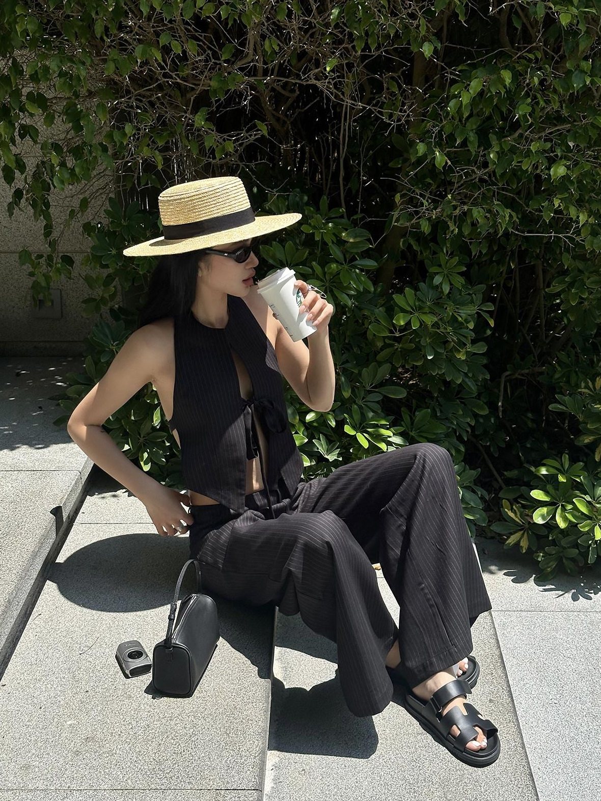 rovente Original Design Halter Neck Cropped Solid Black Women Polyester Cotton Camisoles