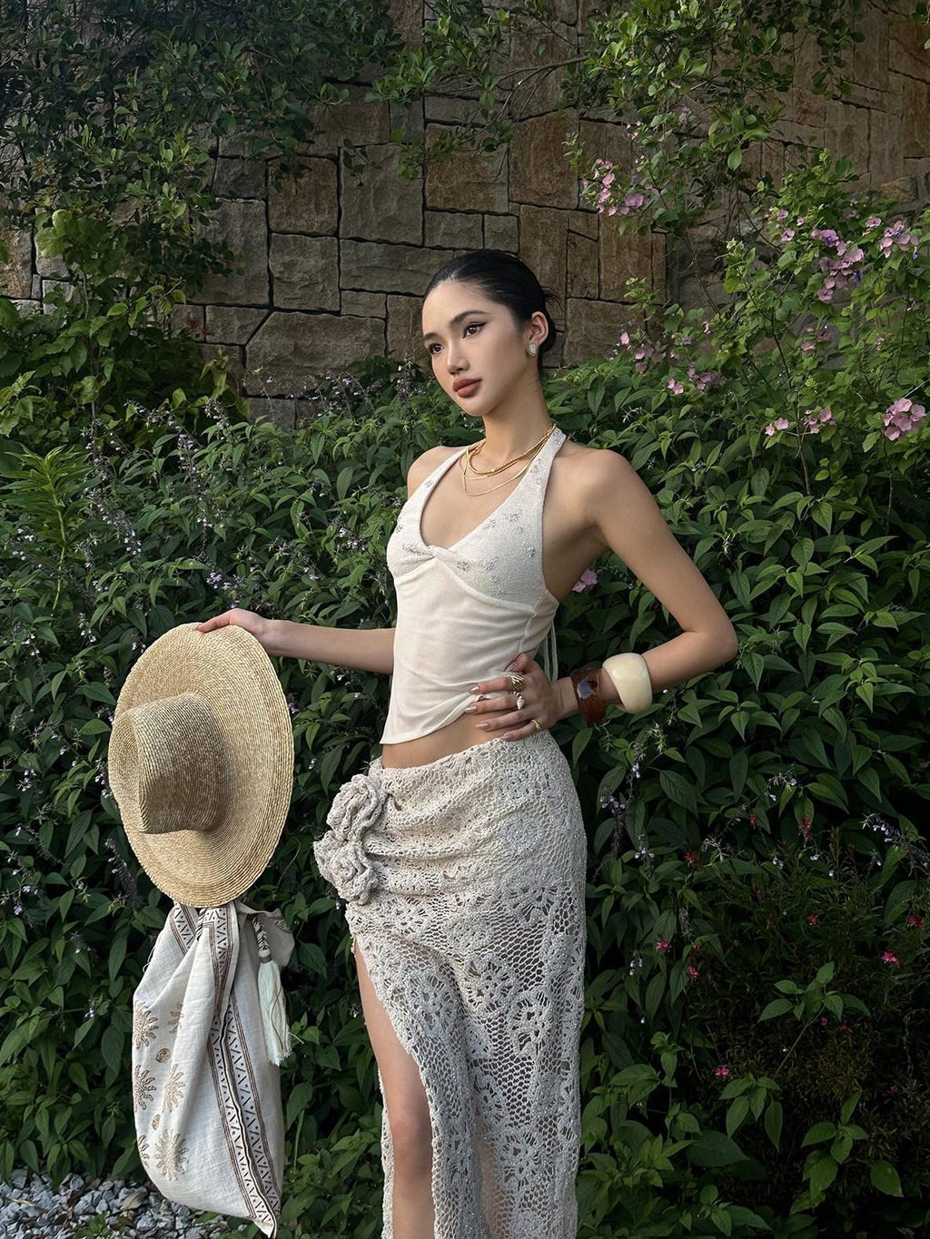 rovente Sparkle Sequin Splice Slim Fit Office Chic White Polyester Camisoles
