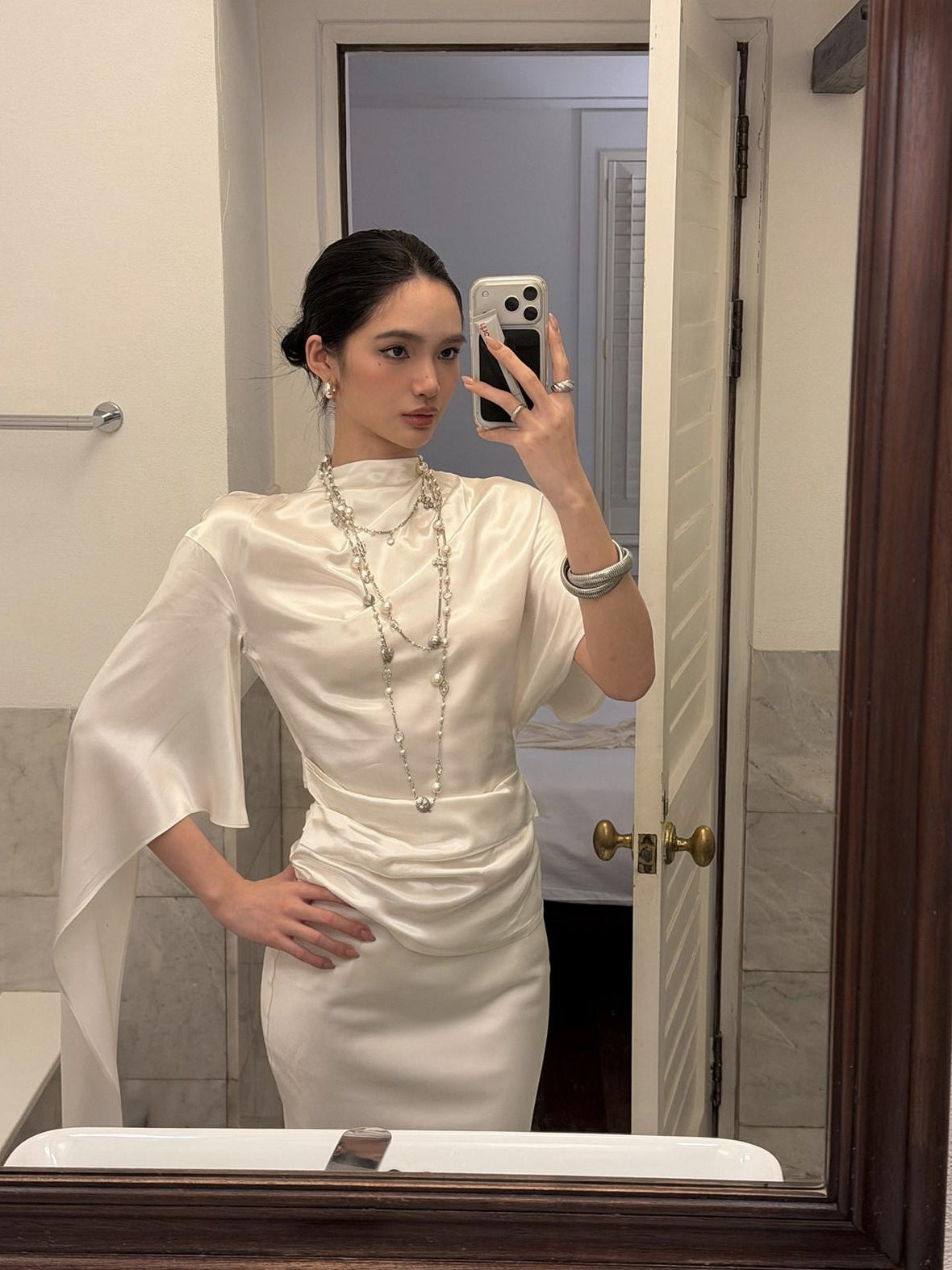rovente Elegant Slim Woven White Short Sleeve Stand Collar Women Banquet Top & Skit Sets