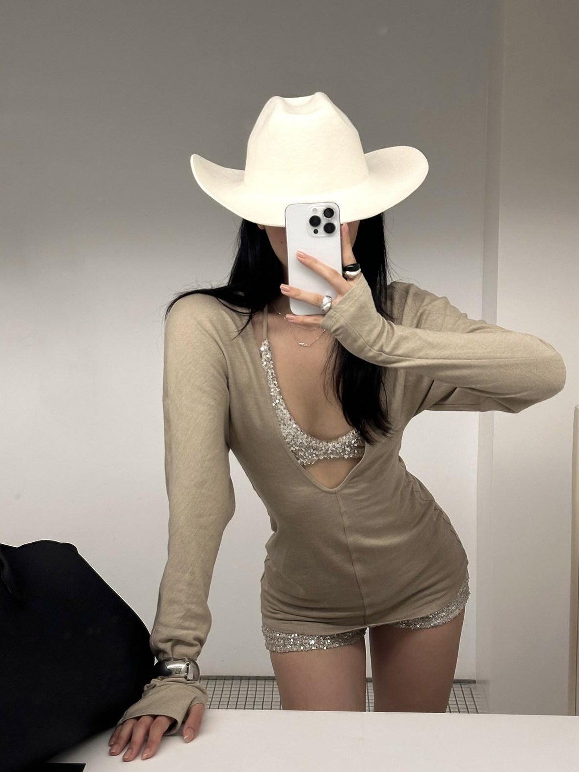 rovente Sequin V-neck Slim Knit Casual Wool Blend Beige Long Sleeve T-Shits
