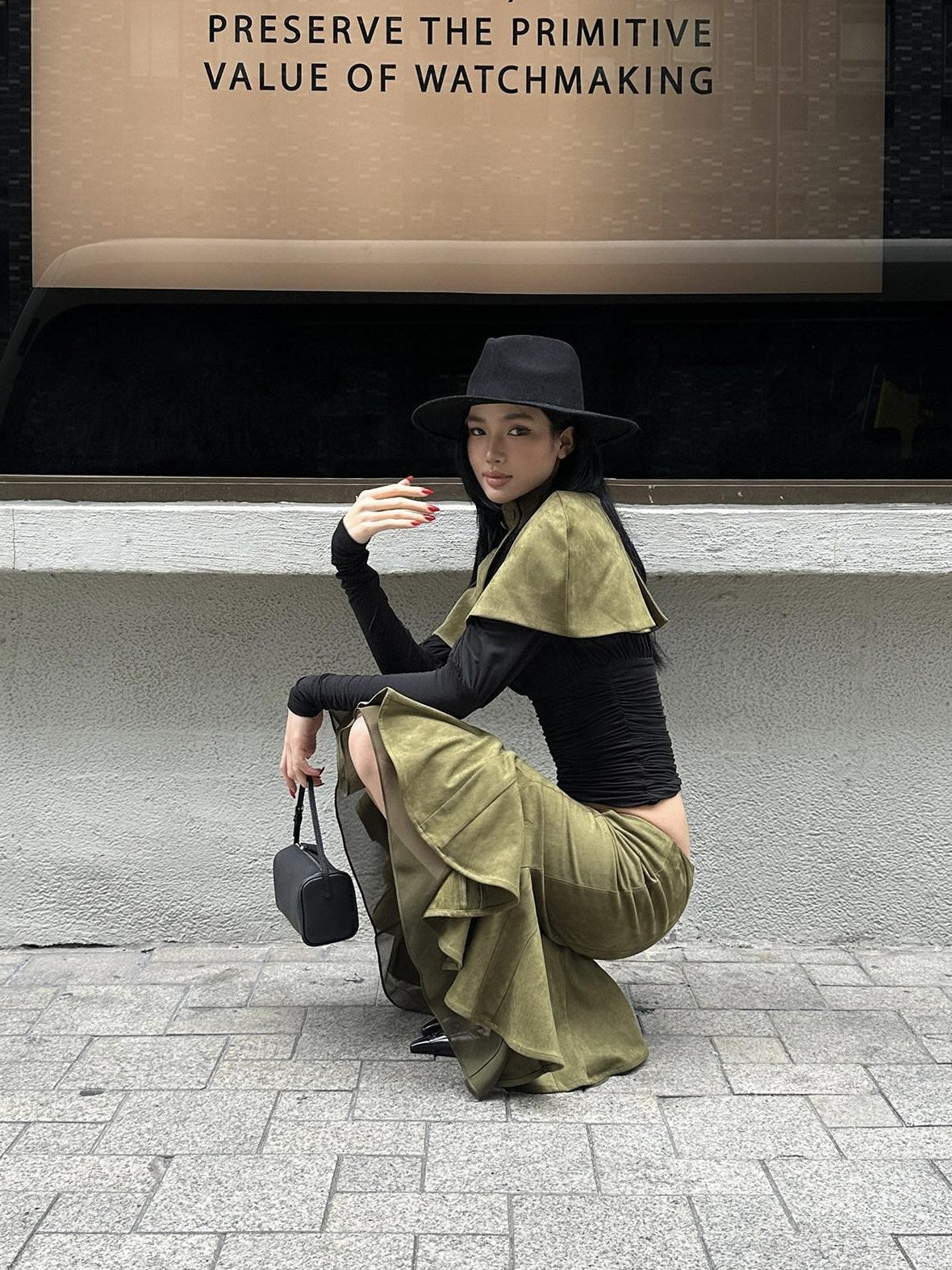 rovente Asymmetrical Cape Low Waist Skirt Slim High Neck Women Green Top & Skit Sets