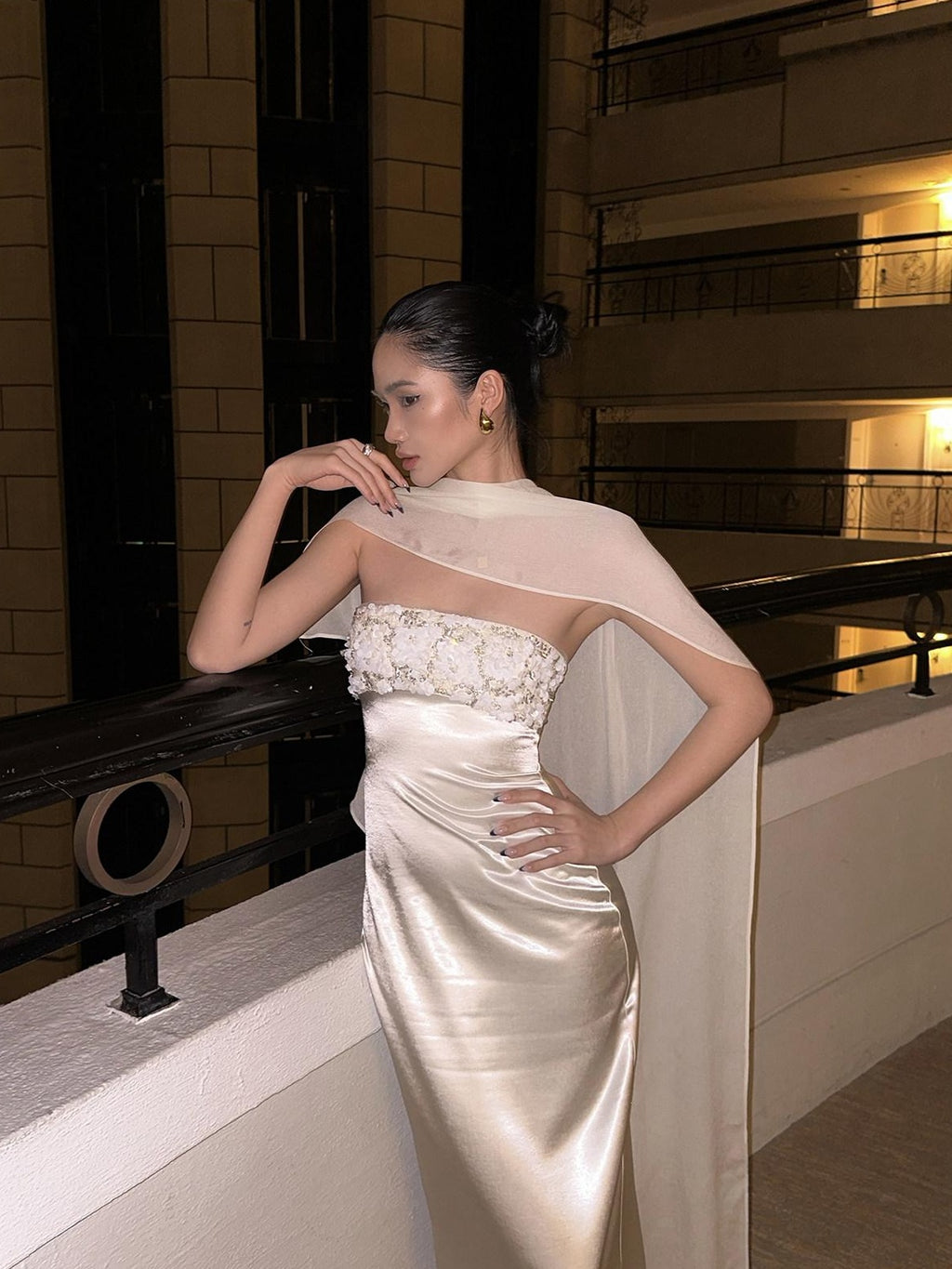 rovente Sparkling Sequin Elegant Fitted Strapless Zipper Evening Party White Maxi Desses