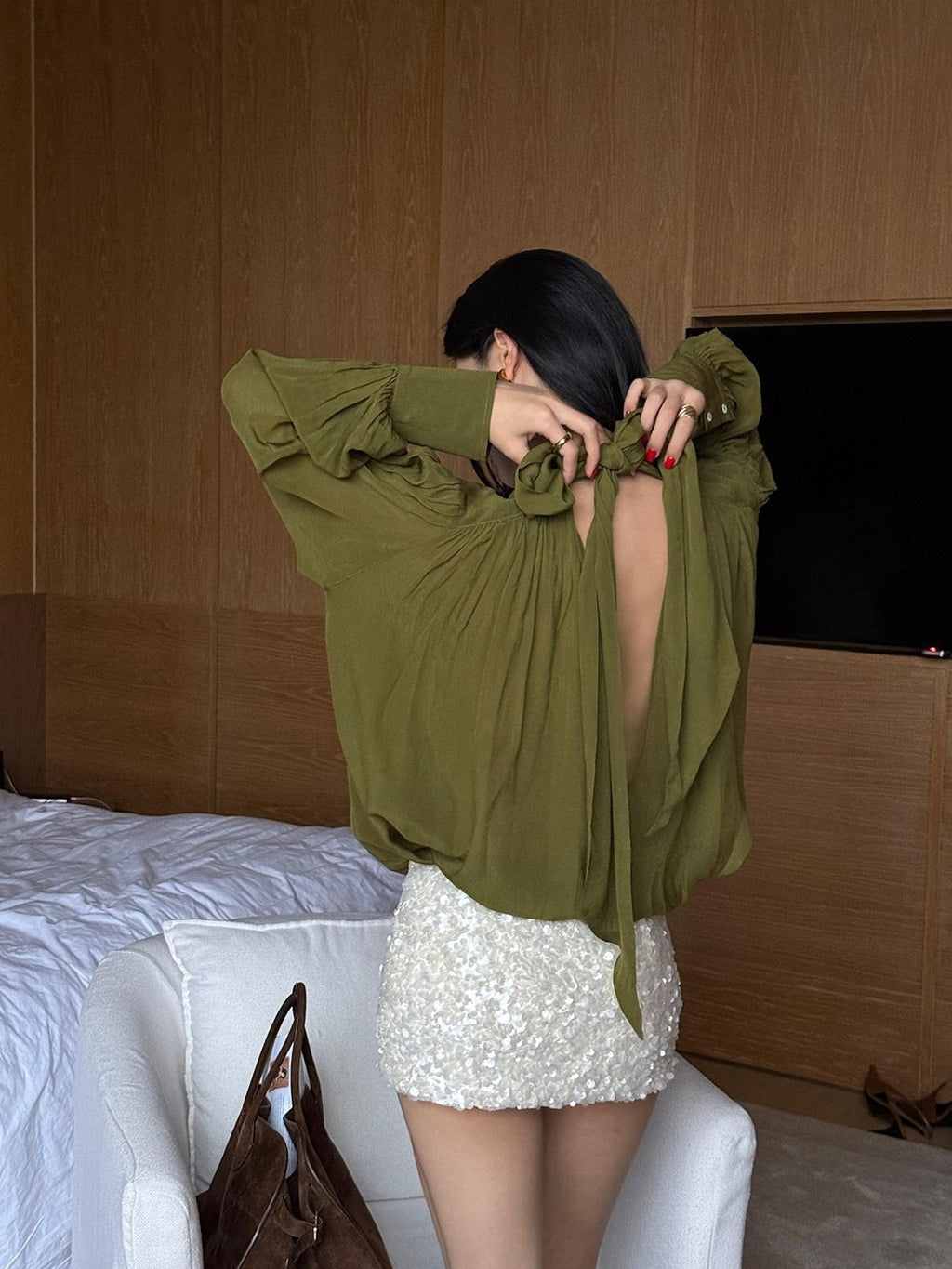 rovente Lightweight Minimal Commuter Loose V-neck Solid Green Pullover Longsleeve Blouses