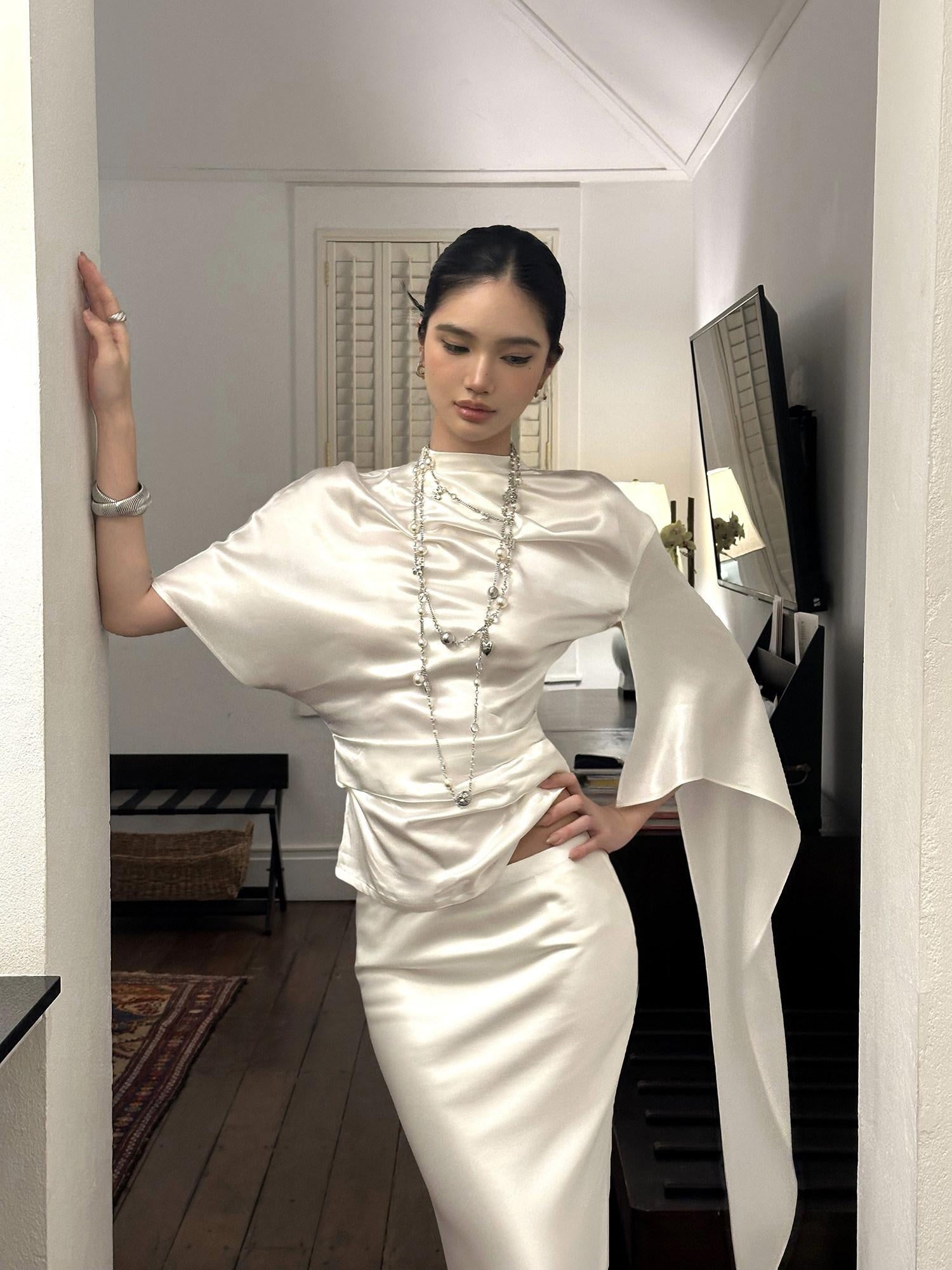 rovente Elegant Slim Woven White Short Sleeve Stand Collar Women Banquet Top & Skit Sets