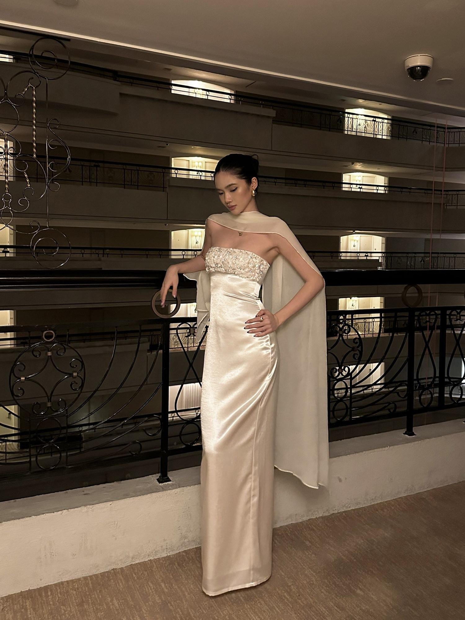 rovente test Elegant Sequin Strapless Natural Waist Fitted Zipper White Maxi Dresses