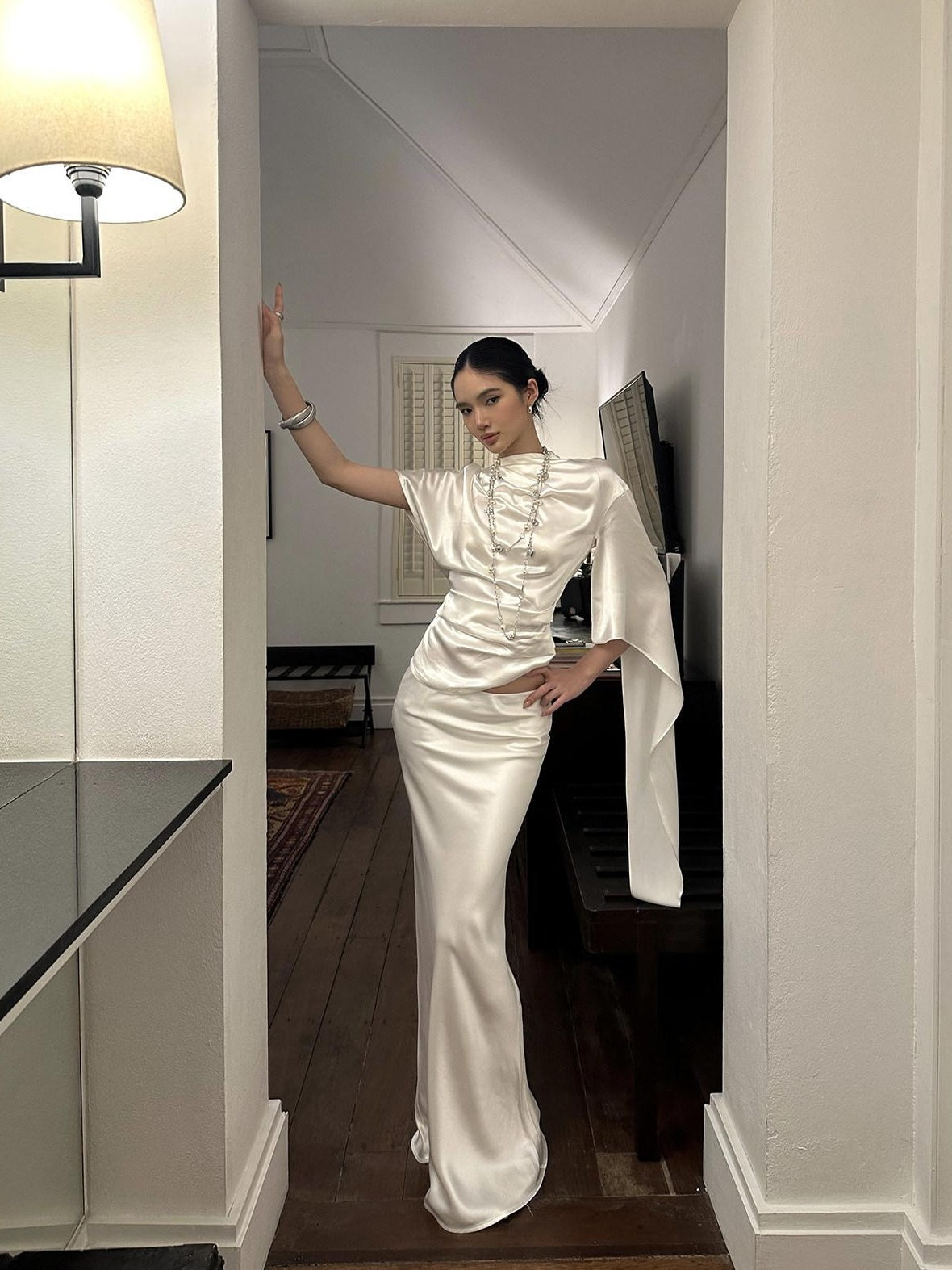 rovente Elegant Slim Woven White Short Sleeve Stand Collar Women Banquet Top & Skit Sets