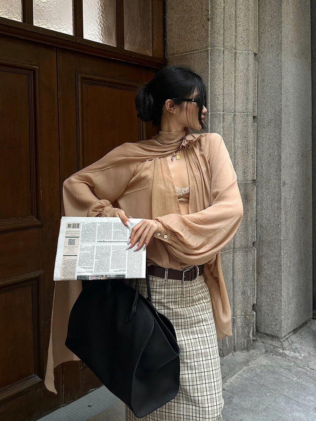 rovente Elegant V-neck Loose Fit Long Sleeve Nude Woven Zipper Women Party Blouses