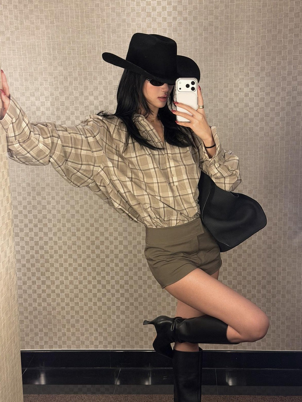 rovente Simple Loose Fit V-neck Long Sleeve Cotton Plaid Tie Front Women Shits
