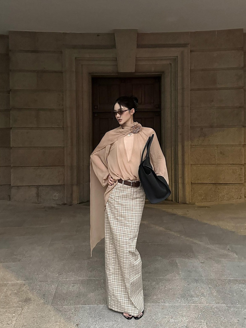 rovente Elegant V-neck Loose Fit Long Sleeve Nude Woven Zipper Women Party Blouses
