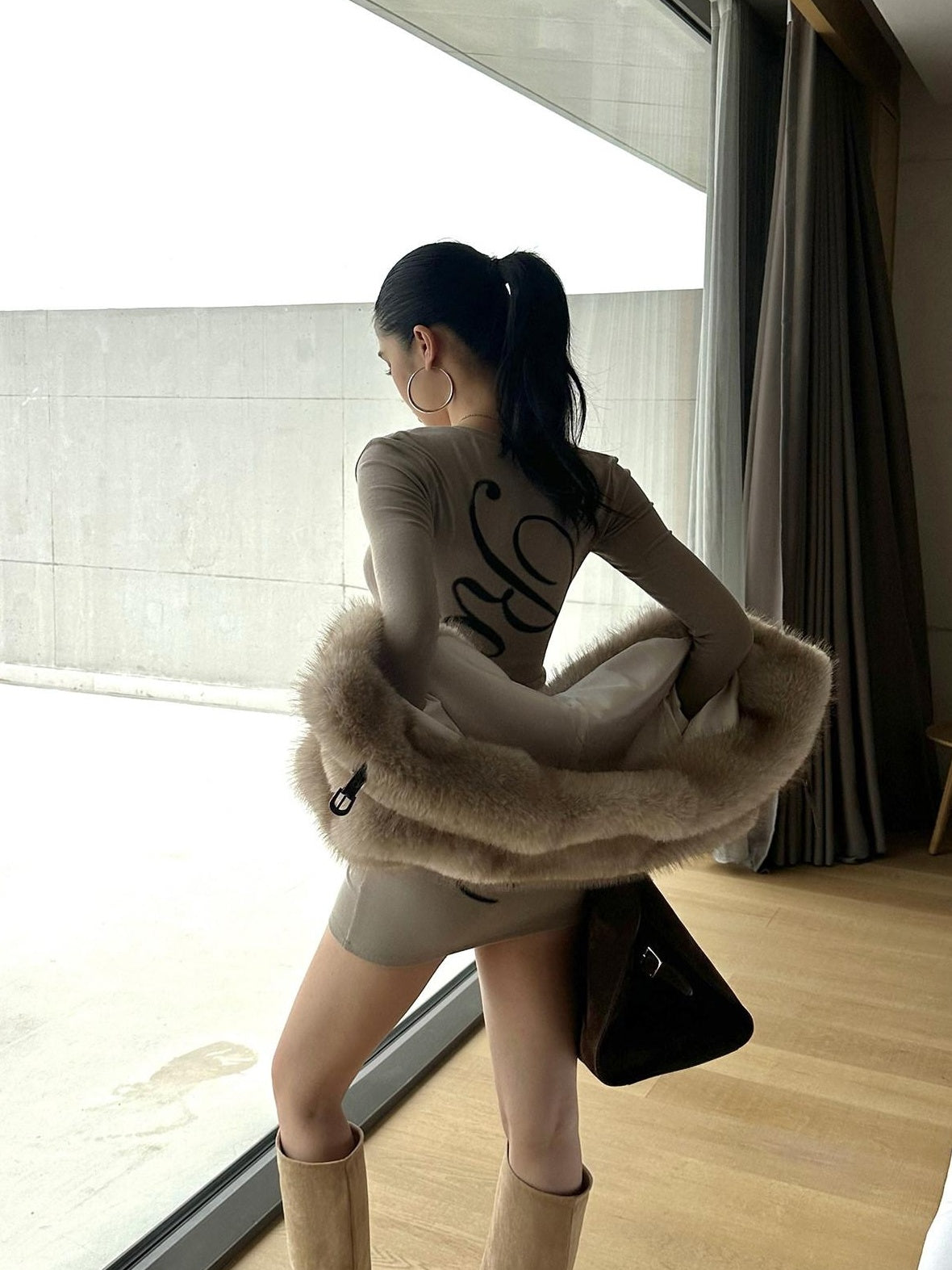 rovente Soft Viscose Blend Slim Elegant V-neck Logo Pullover Women Long Sleeve T-Shits