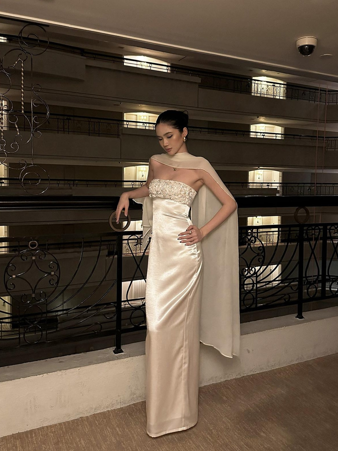 rovente Sparkling Sequin Elegant Fitted Strapless Zipper Evening Party White Maxi Desses