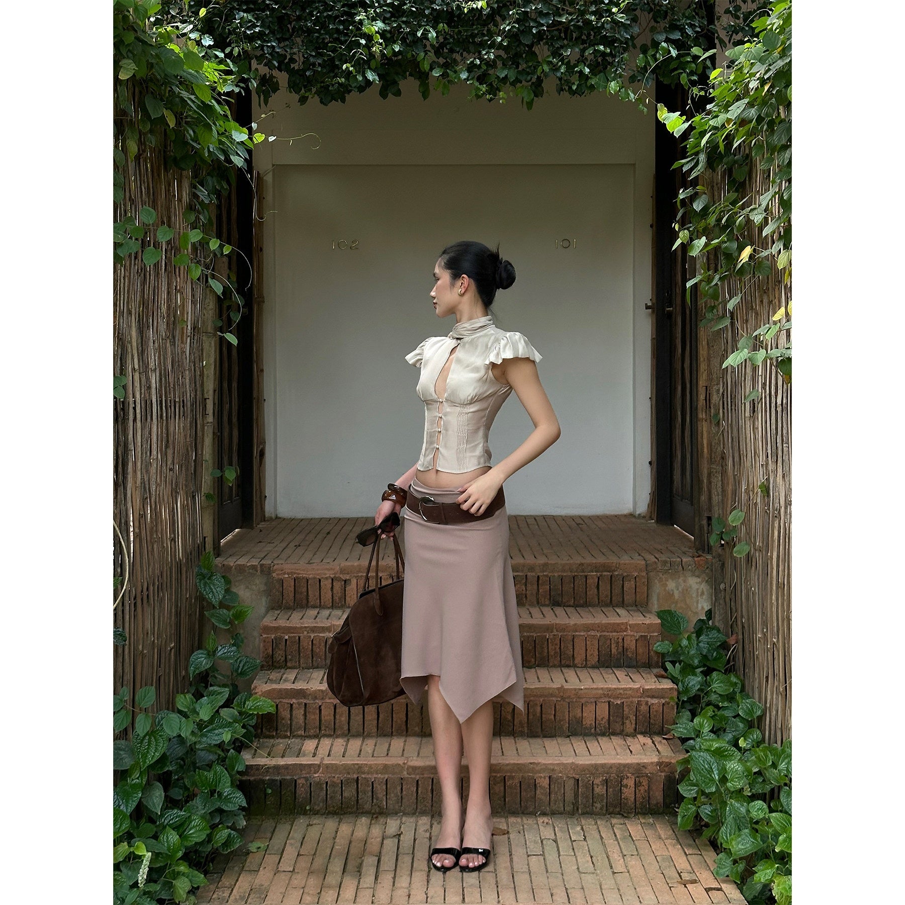 rovente_Breathable_Cotton_Blend_Slim_Fit_Crewneck_Light_Khaki_Casual_Shot_Sleeve_T-Shits_MISSTT